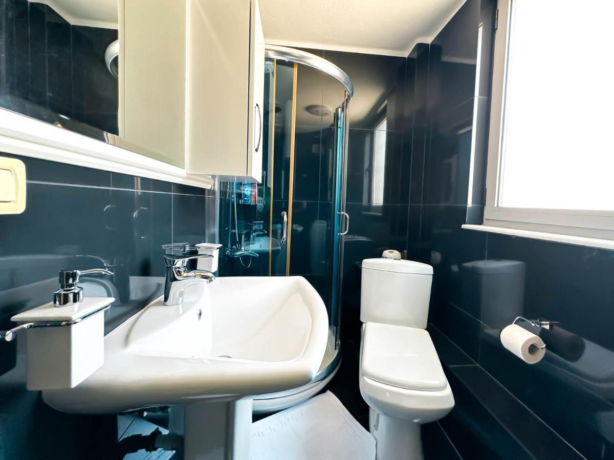 דירות Cozy Elegance Above Korca מראה חיצוני תמונה